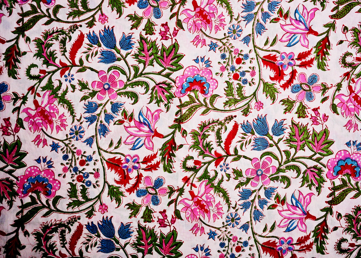 Floral Design Printed Fabric on White Cotton for Dresses